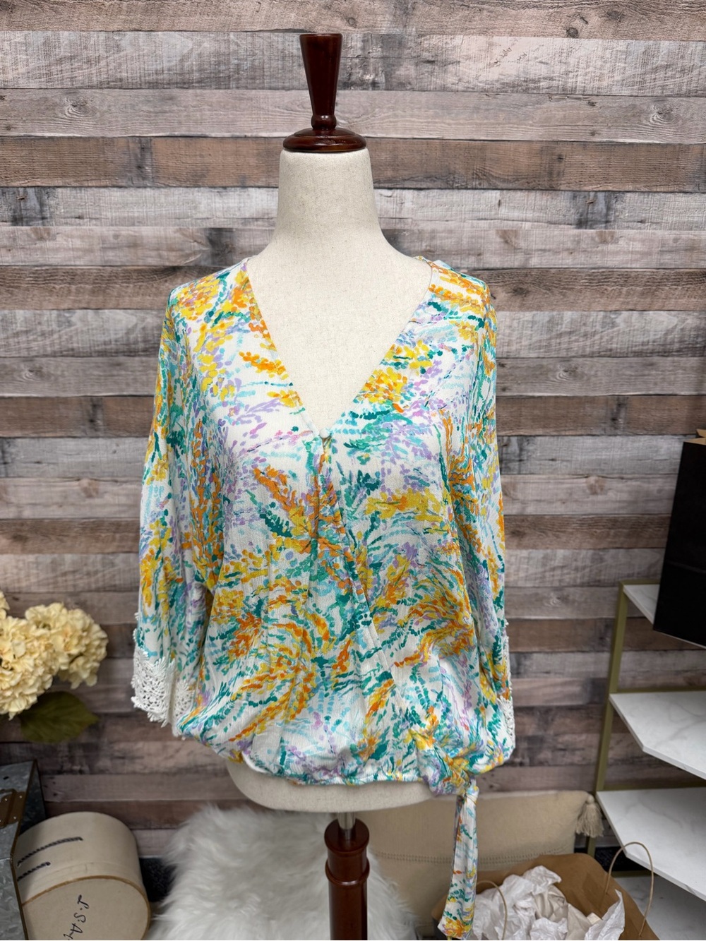 Democracy White Multi V-Neck Tie-Hem Blouse